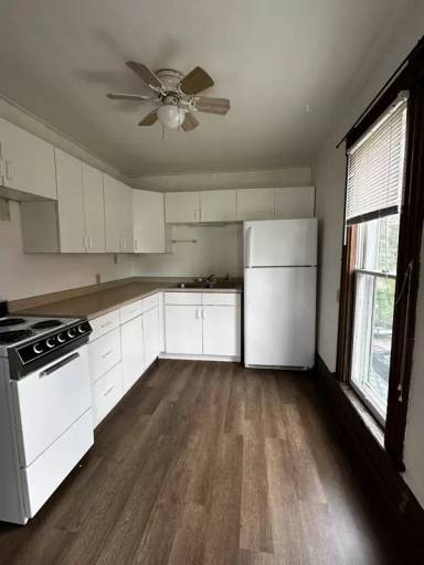 Main picture of 141 1/2 E North St