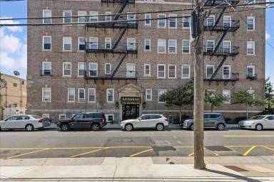 Main picture of 2 S Hartford Ave
