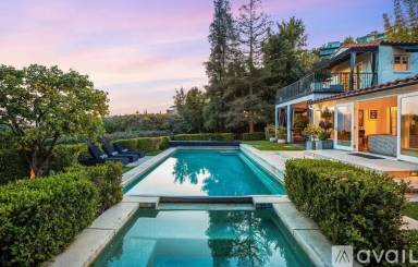 Main picture of 1514 Sunset Plaza Dr