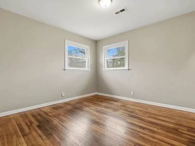 Main picture of 2110 Carlisle Rd
