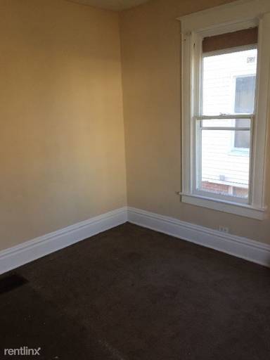 Main picture of 833 E Main St