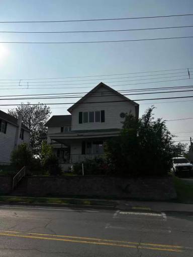 Main picture of 451 Main St