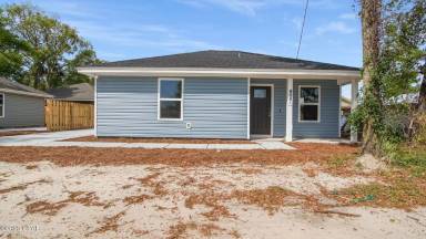 Main picture of 908 Mulberry Ave