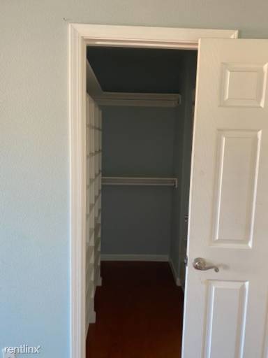 Main picture of 919 E Carleton Ave