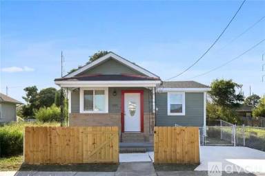 Main picture of 2720 Saint Anthony St