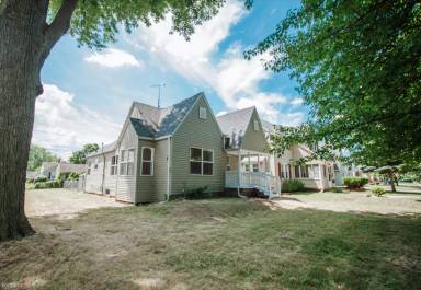 Main picture of 233 W Poinsetta Ave