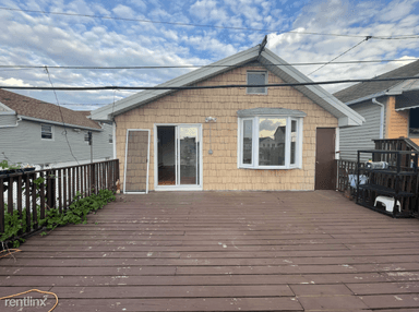 Main picture of 77 Bartlett Pl