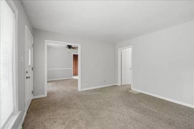 Main picture of 3436 N Lasalle St