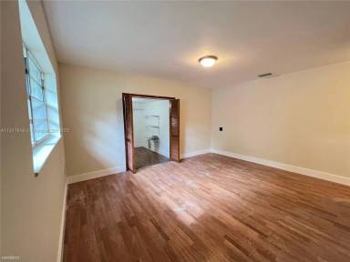Main picture of 2440 SW 115th Ave
