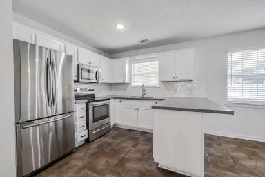 Main picture of 209 Four Oaks Ct