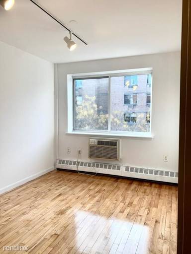 Main picture of 319 E 8th St