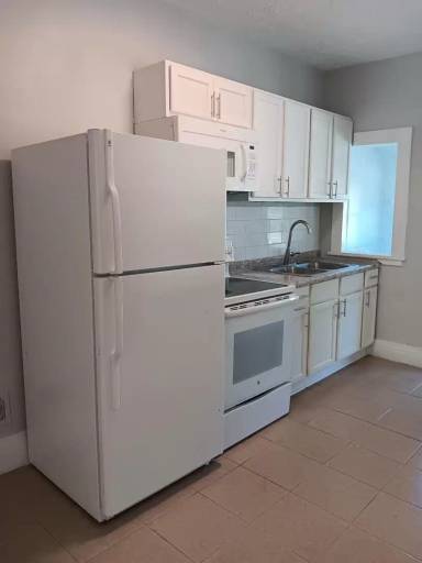Main picture of 916 W Jackson St