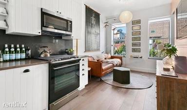 Main picture of 323 W 11th St