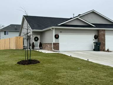 Main picture of 401 W May St