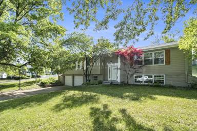 Main picture of 507 S 116th St