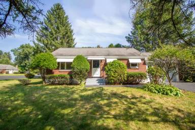 Main picture of 11 Brookwood Dr