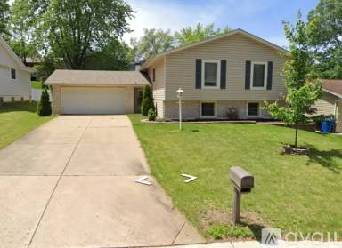Main picture of 2 Shadow Wood Ct