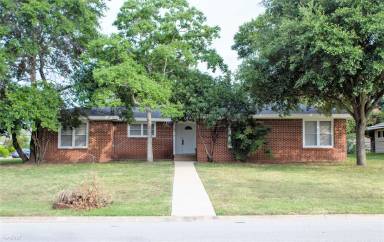 Main picture of 305 Francis Dr
