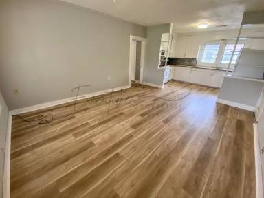 Main picture of 208 N Kinney Ave