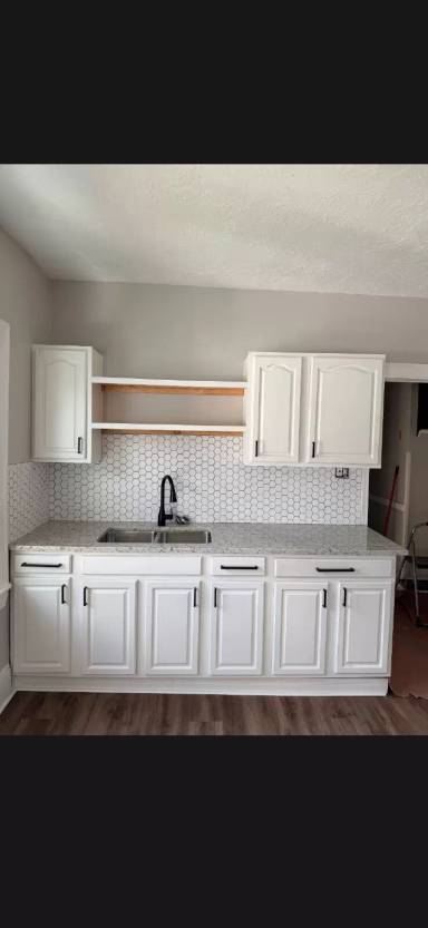 Main picture of 3310 E 119th St