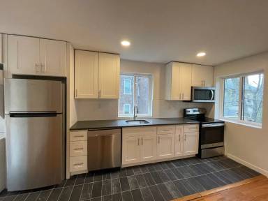 Main picture of 6 1/2 Farrington St