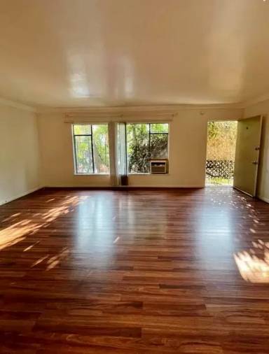 Main picture of 1850 N La Brea Ave