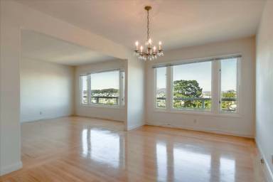 Main picture of 33 Lupine Ave