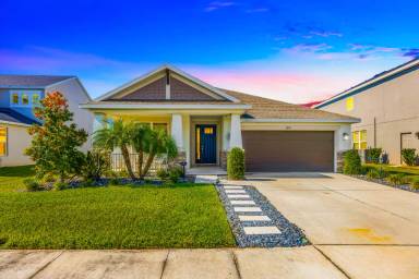 Main picture of 33995 Astoria Cir