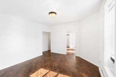 Main picture of 215 E Morgan St