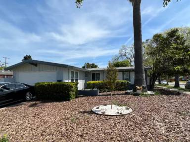Main picture of 742 Lakebird Dr