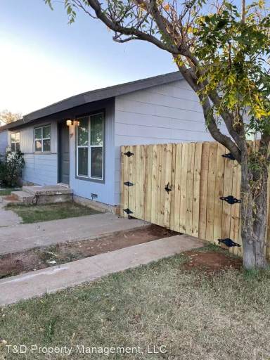 Main picture of 3014 E 3rd Pl