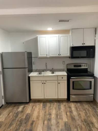 Main picture of 3000 N Oak St