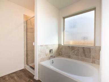 Main picture of 1003 Honey Locust Way