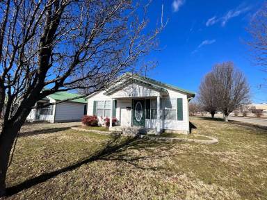 Main picture of 901 E Delaware Ave