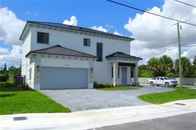Main picture of 11998 SW 232nd St