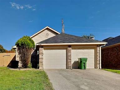 Main picture of 1375 Chinaberry Dr
