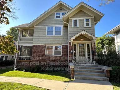 Main picture of 207 W 51st Ter