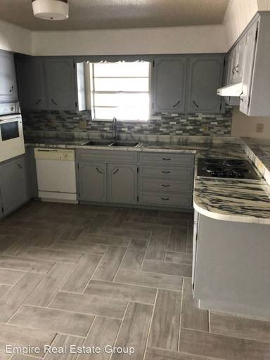 Main picture of 232 W Silver Dr