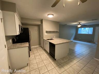 Main picture of 2413 Leon St