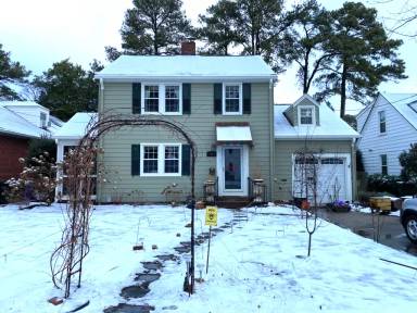 Main picture of 208 Oak Grove Rd
