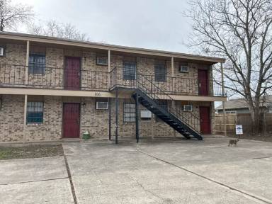 Main picture of 106 W Hoover Ave