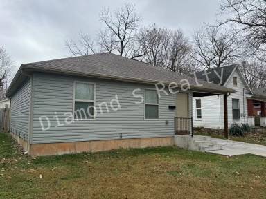 Main picture of 2214 N East Ave