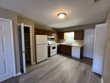 Main picture of 553 Corbin St