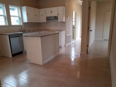 Main picture of 1016 Center St