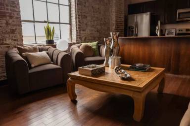 Main picture of 107 N Detroit Ave