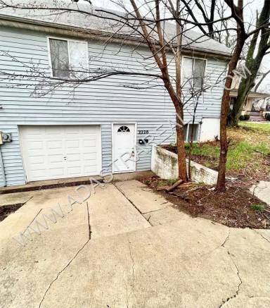 Main picture of 2220 S Vermont Ave