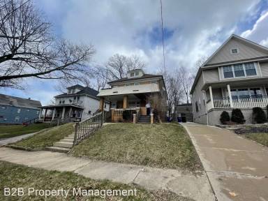 Main picture of 2647 E 115th St