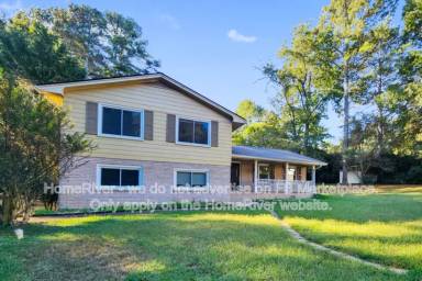 Main picture of 1315 White Oak Ct SE