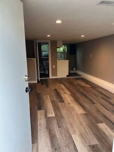 Main picture of 904 S Market St