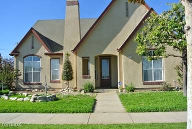 Main picture of 212 Oak Ave